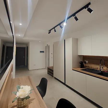Spacious And Modern With Balcony In - Close To Manoel Island شقة *