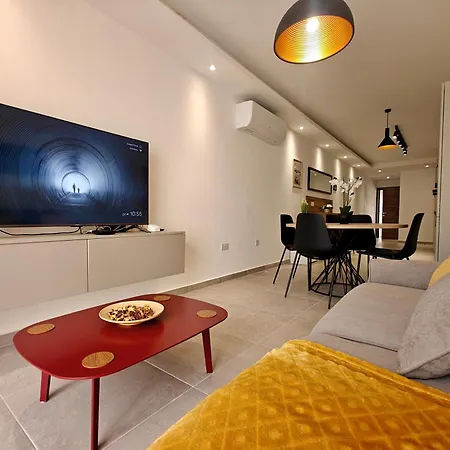 Spacious And Modern With Balcony In - Close To Manoel Island Gzira