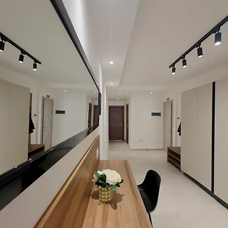 Spacious And Modern With Balcony In - Close To Manoel Island شقة