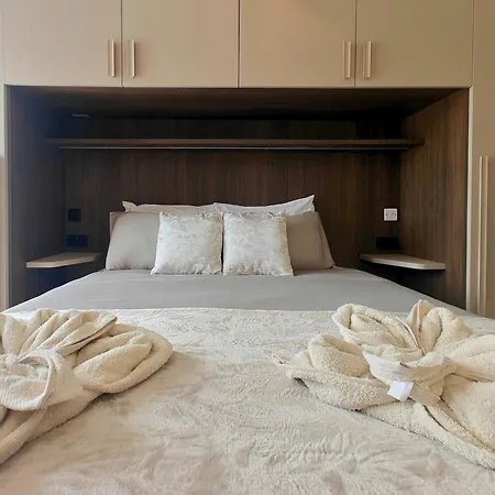 Spacious And Modern With Balcony In - Close To Manoel Island Gzira